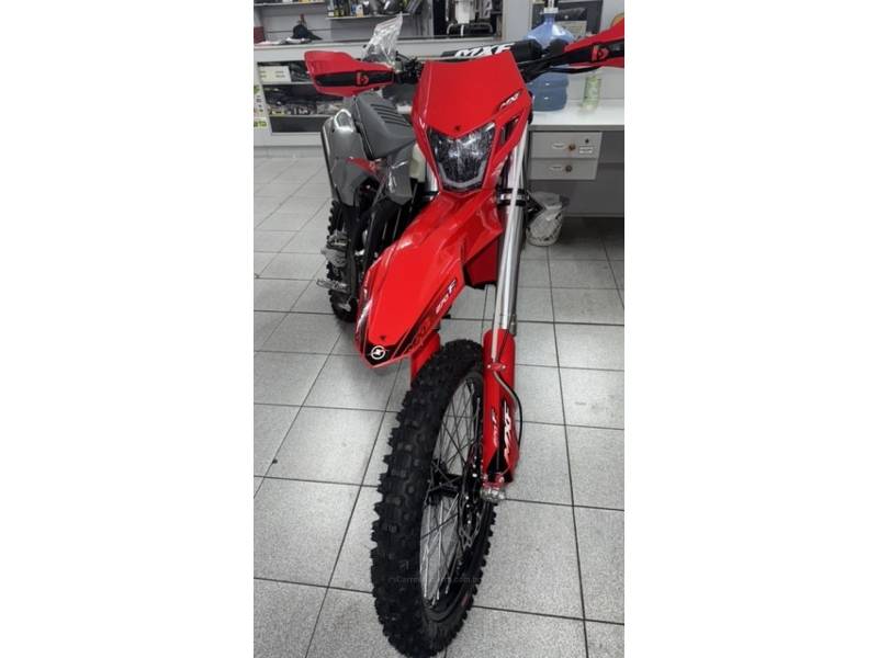 MXF - 270 FI - 2025/2026 - Vermelha - Sob Consulta
