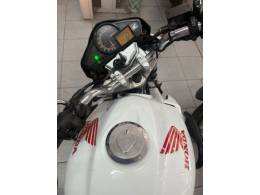HONDA - CB 300R - 2012/2012 - Branca - R$ 13.700,00