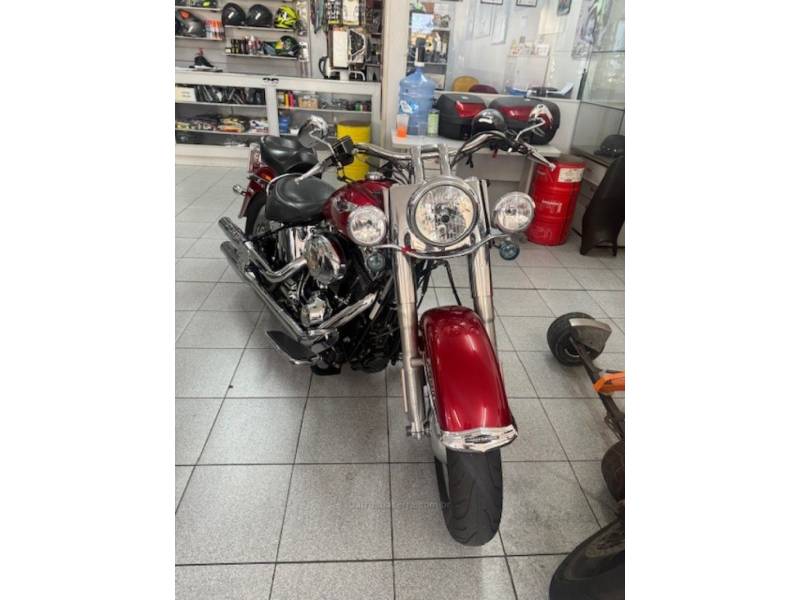 HARLEY-DAVIDSON - SOFTAIL - 2011/2012 - Vermelha - R$ 63.000,00