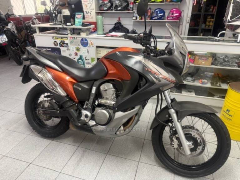 HONDA - XL 700V - 2013/2013 - Laranja - R$ 35.900,00