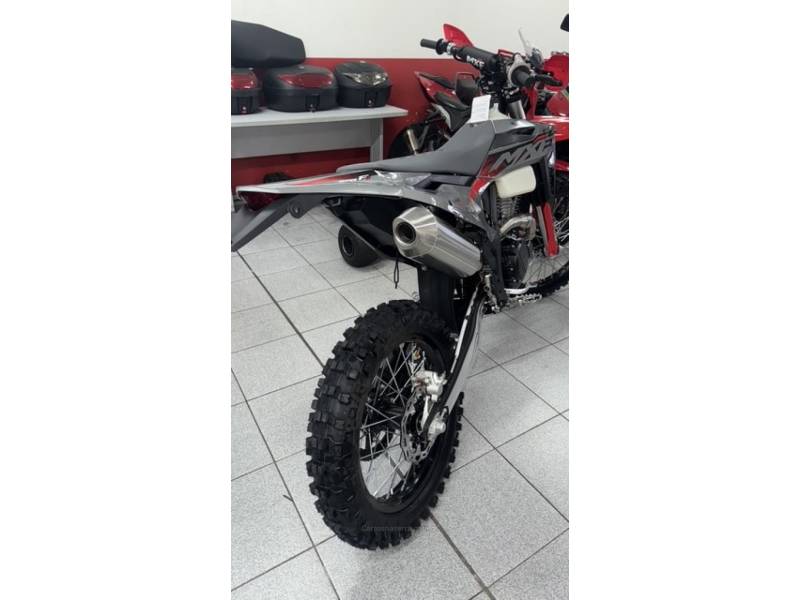 MXF - 270 FI - 2025/2026 - Vermelha - Sob Consulta