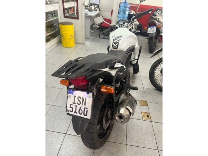 HONDA - CB 300R - 2012/2012 - Branca - R$ 13.700,00