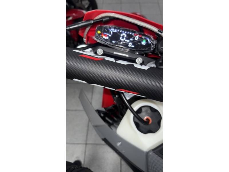 MXF - 270 FI - 2025/2026 - Vermelha - Sob Consulta