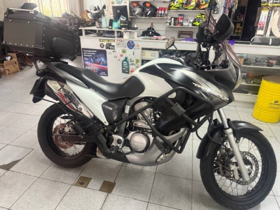 HONDA - XL 700V - 2014/2014 - Branca - Sob Consulta