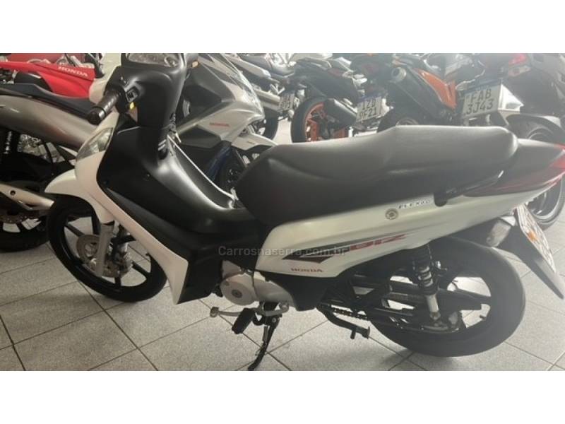 HONDA - BIZ 125 - 2015/2015 - Branca - Sob Consulta