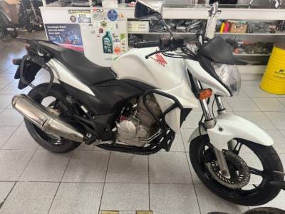 HONDA - CB 300R - 2012/2012 - Branca - R$ 13.700,00