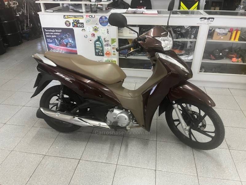 HONDA - BIZ 125 - 2021/2022 - Marrom - R$ 15.500,00